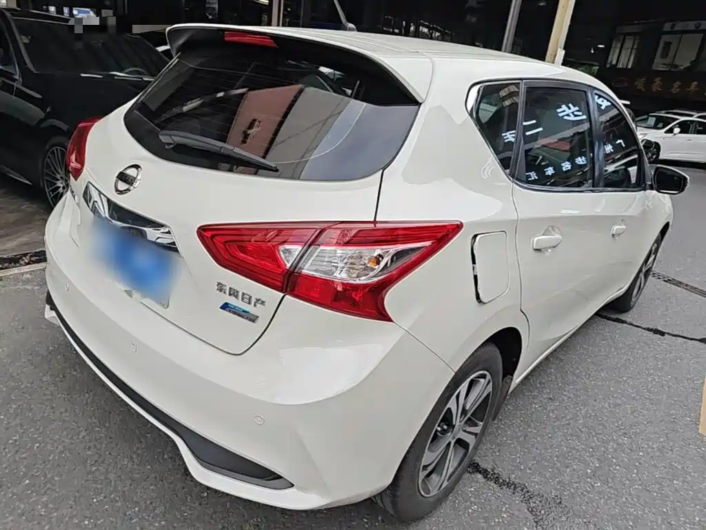 Tiida 1.6 L CVT Smart Travel
