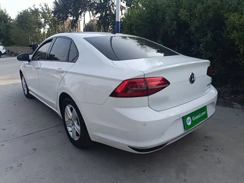 Lamando 230 TSI DSG Style
