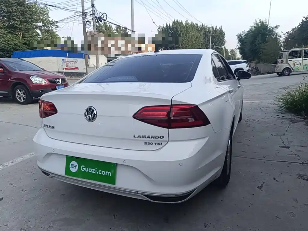 Lamando 230 TSI DSG Style
