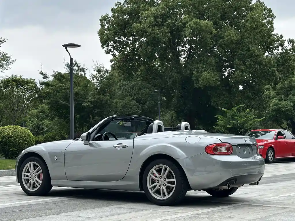Mazda MX-5 2.0