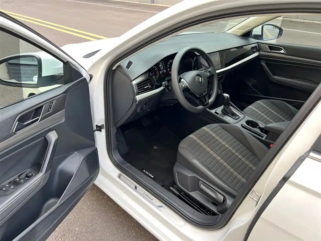 Lavida 280 TSI DSG Comfort CN-VI