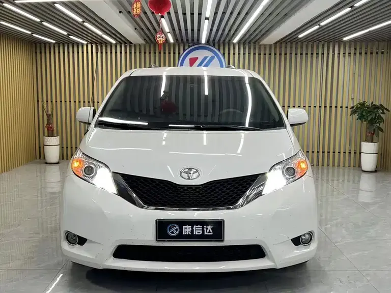 Toyota SIENNA 3.5 L 4 WD Auto