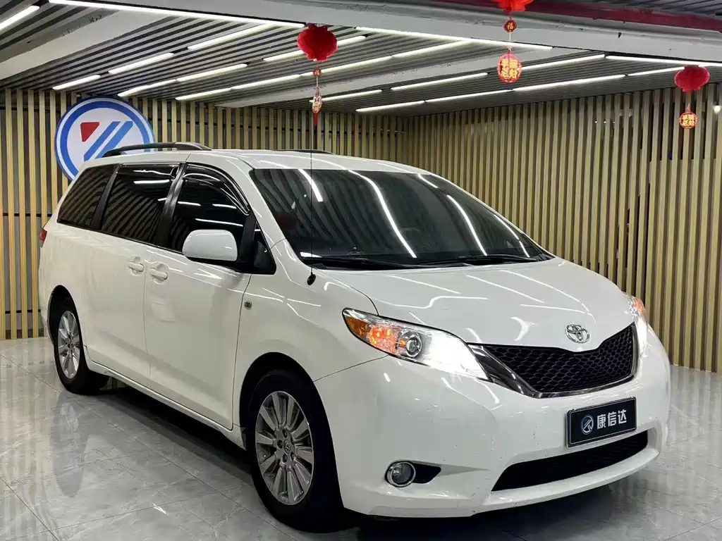 SIENNA 3.5 L 4 WD Auto