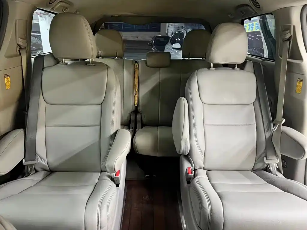 SIENNA 3.5 L 4 WD Auto
