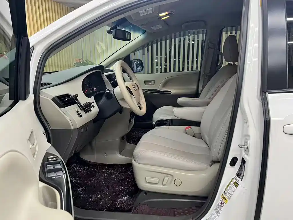 SIENNA 3.5 L 4 WD Auto