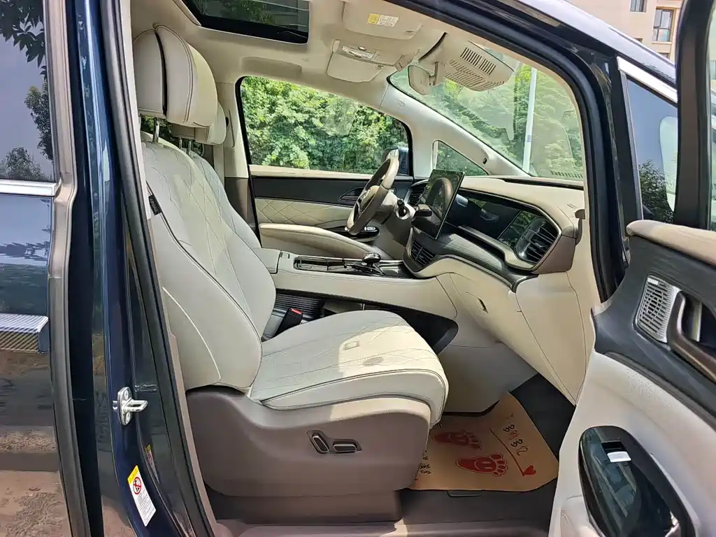 Denza D9 DM-i 970 4 WD Flagship