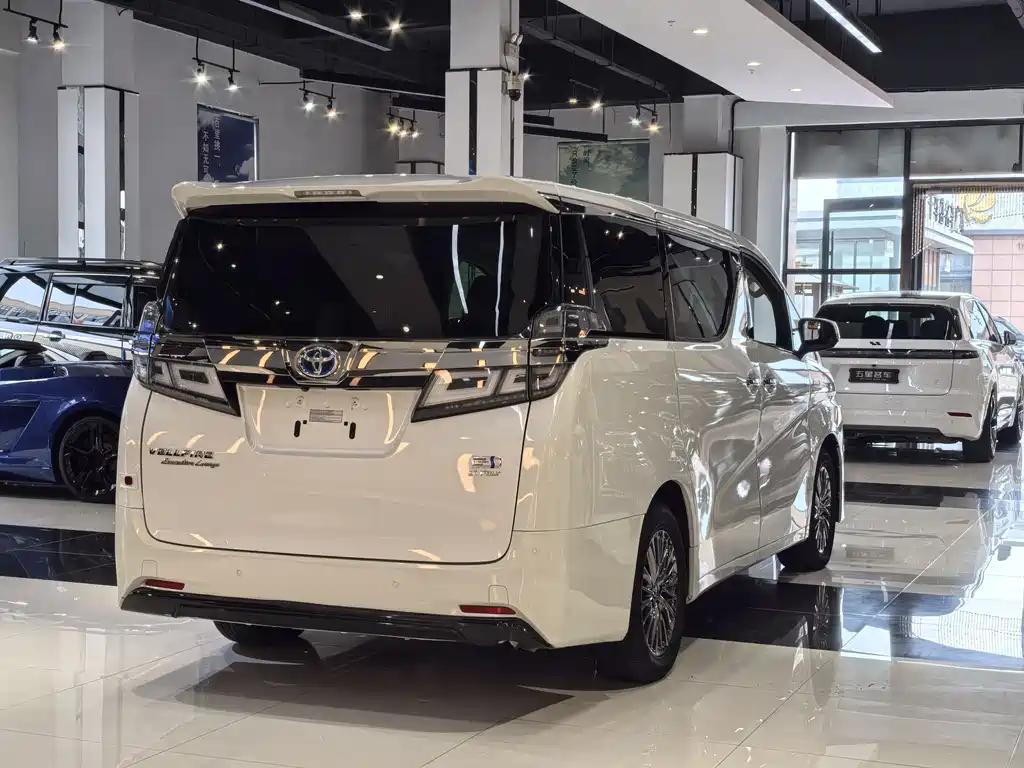Vellfire Dual Engine 2.5 L HV Distinguished