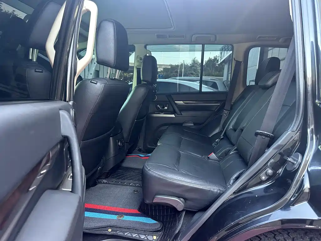 Pajero (Import) 3.0 L Auto Luxury