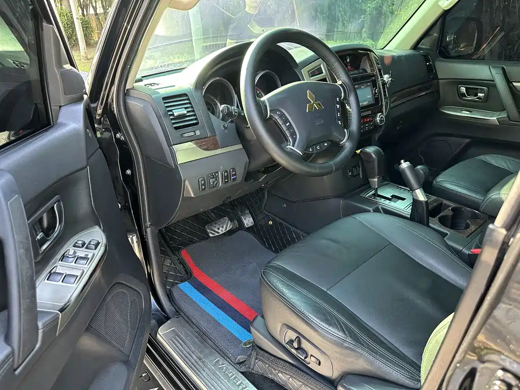 Pajero (Import) 3.0 L Auto Luxury