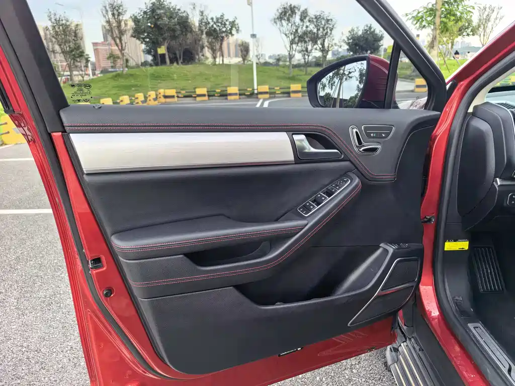 Tang NEV DM 2.0 T Full-time 4 WD Connected Creative Enjoyment 7-seat CN-V