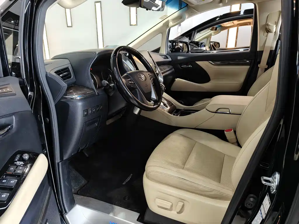 Vellfire Dual Engine 2.5 L HV Distinguished