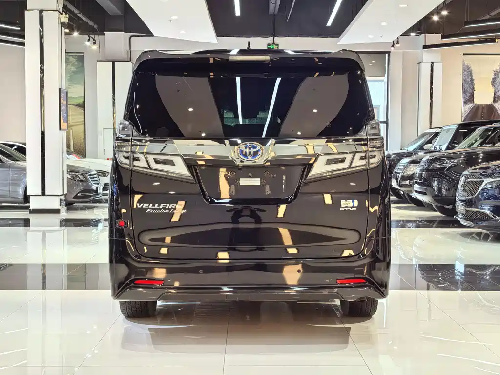 Vellfire Dual Engine 2.5 L HV Distinguished
