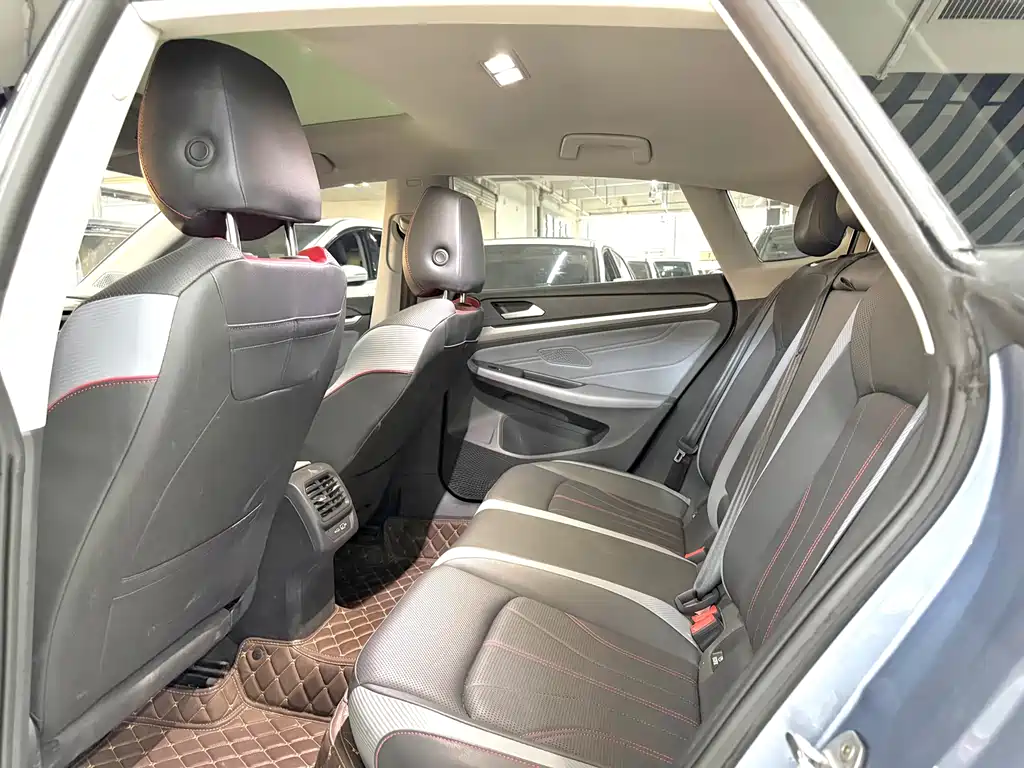 Lamando Lamando L 280 TSI DSG Dazzle Hot