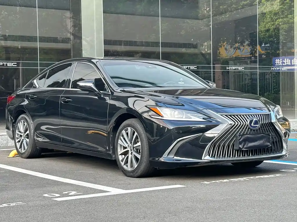 Lexus ES 300 h Outstanding CN-V