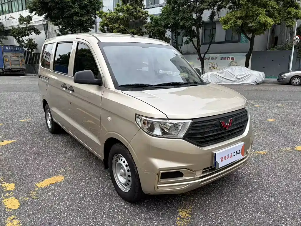 Wuling Hongguang V 1.5 L Power Enjoyment Electric Assist LAR