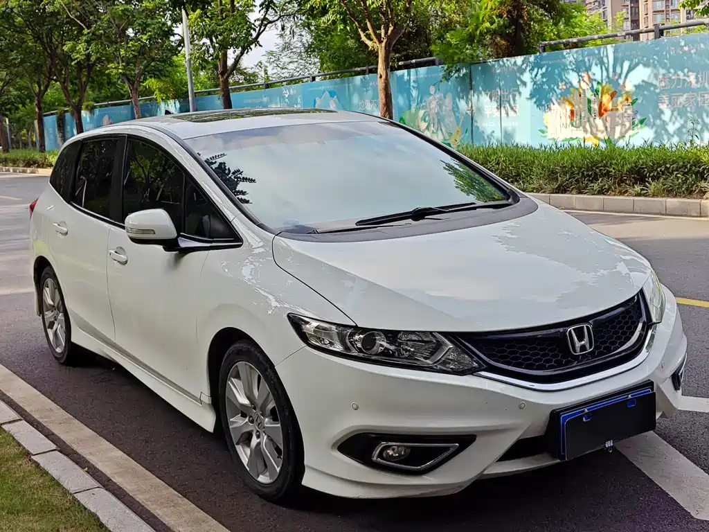 Jade 1.8 L Auto Comfort Elite 5-seat