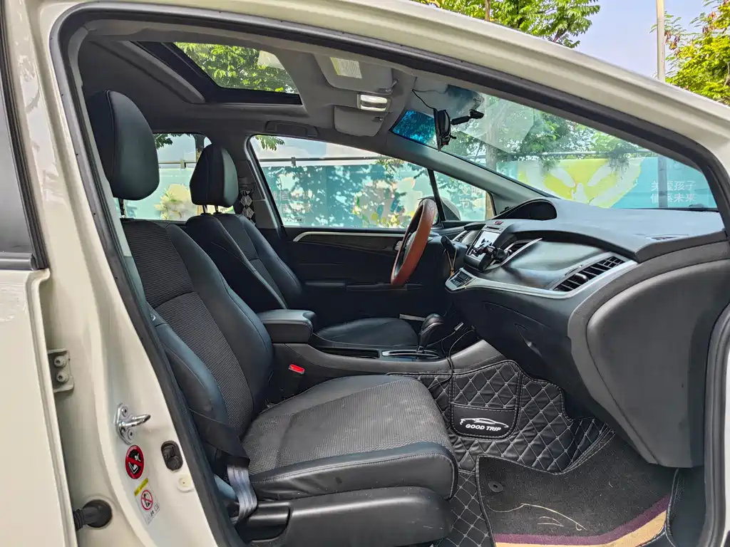 Jade 1.8 L Auto Comfort Elite 5-seat