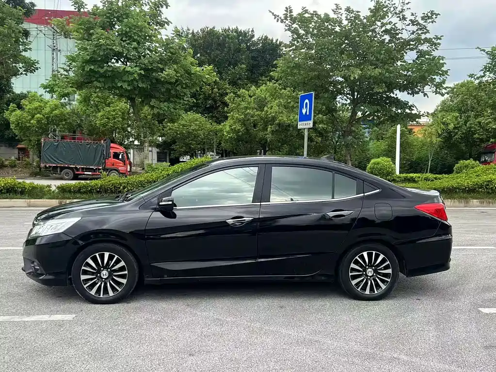 Crider 1.8 L Auto Luxury