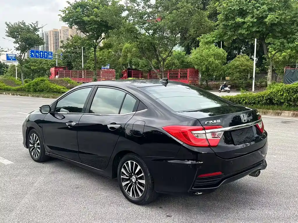 Crider 1.8 L Auto Luxury