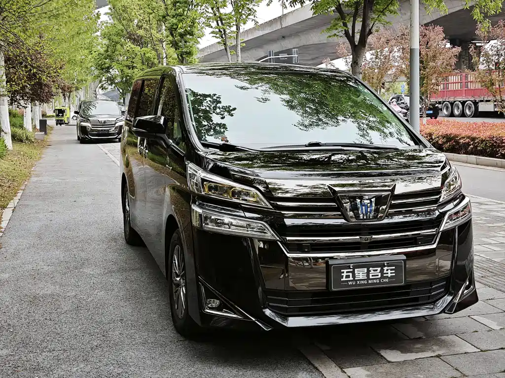 Vellfire Crown Dual Engine 2.5 L HV Distinguished
