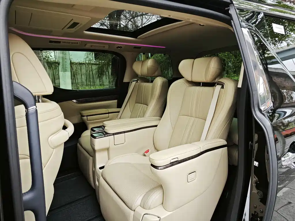 Vellfire Crown Dual Engine 2.5 L HV Distinguished