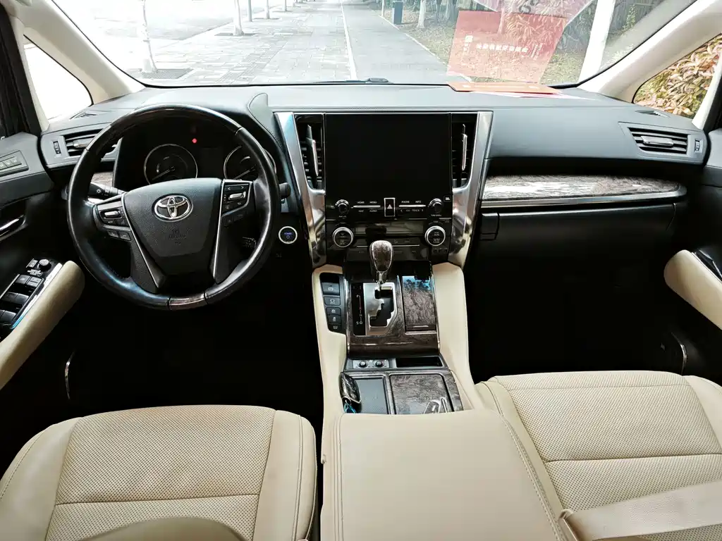Vellfire Crown Dual Engine 2.5 L HV Distinguished