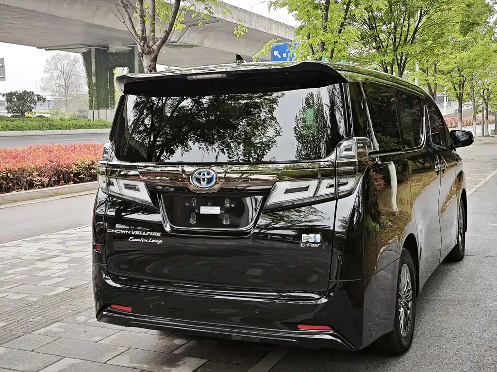 Vellfire Crown Dual Engine 2.5 L HV Distinguished