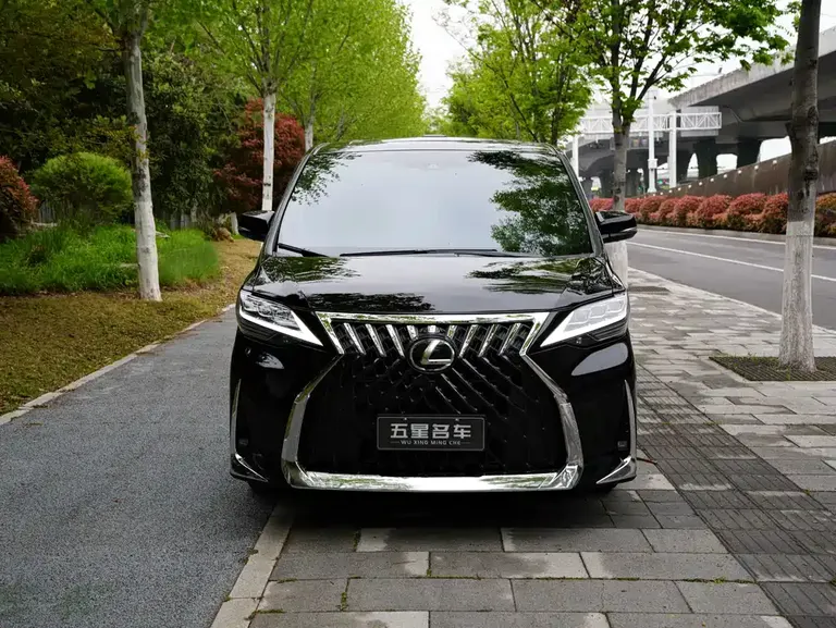 Toyota Vellfire Crown Dual Engine 2.5 L HV Distinguished