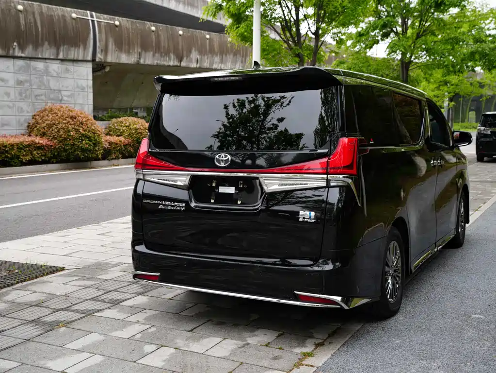 Vellfire Crown Dual Engine 2.5 L HV Distinguished