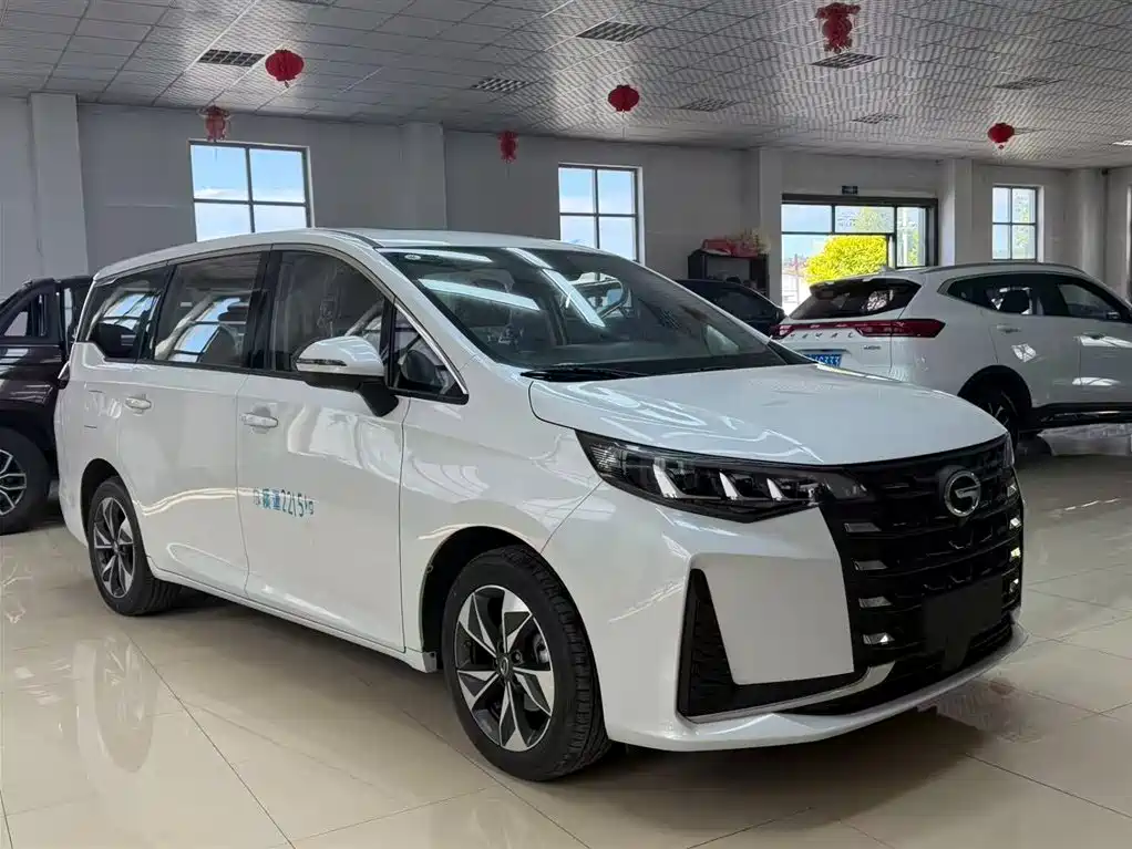 GAC Trumpchi M6 270 T DCT Luxury (7-seat)