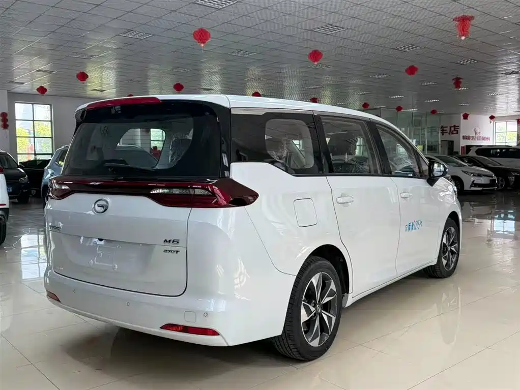 GAC Trumpchi M6 270 T DCT Luxury (7-seat)