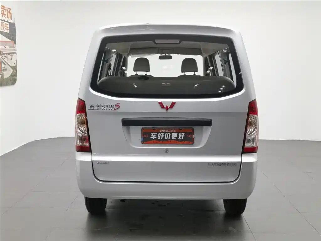 Wuling Rongguang S 1.5 L Basic 5 7-seat