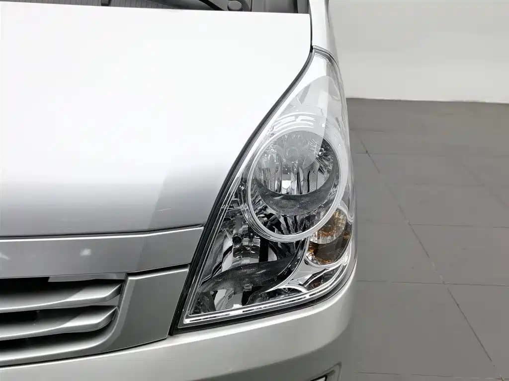 Wuling Rongguang S 1.5 L Basic 5 7-seat