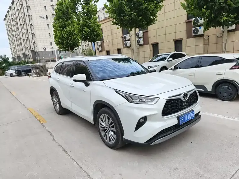 Toyota Highlander 2.5 L Smart e-Hybrid Dual Engine 4 WD Distinguished 7-seat
