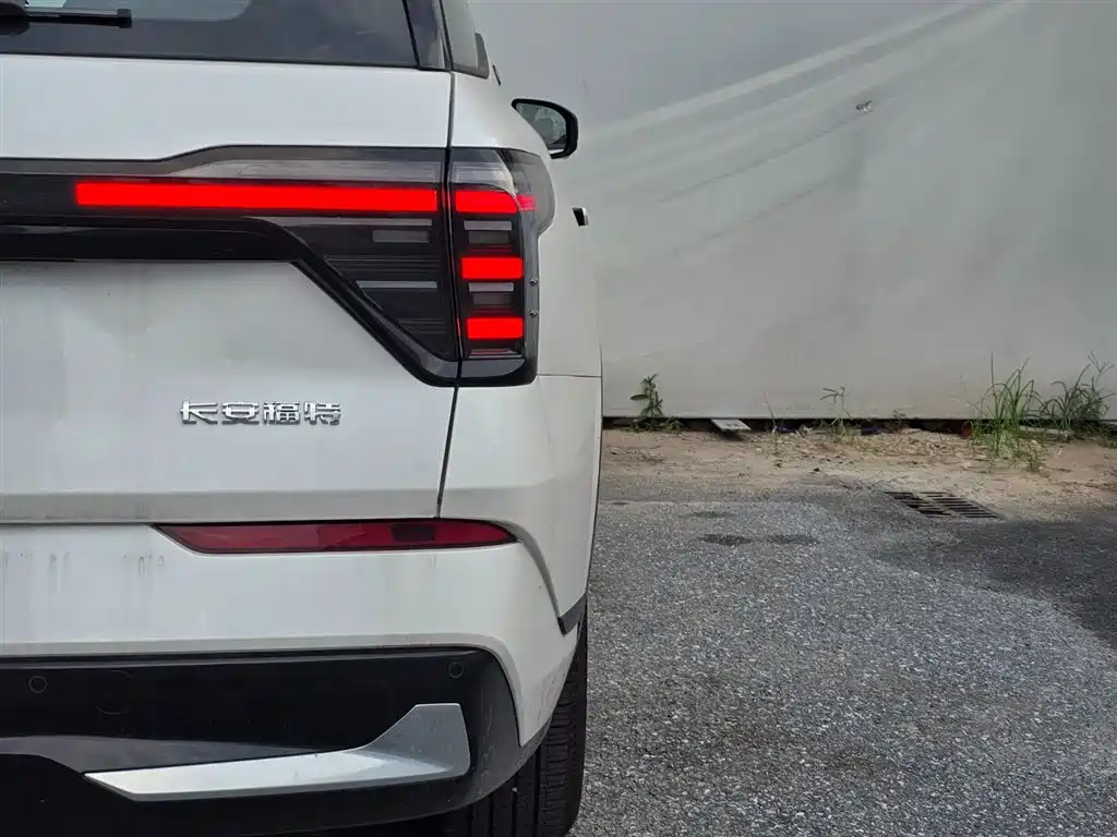 Edge Edge L 2.0 T EcoBoost E Hybrid 4 WD 7-seat Supreme
