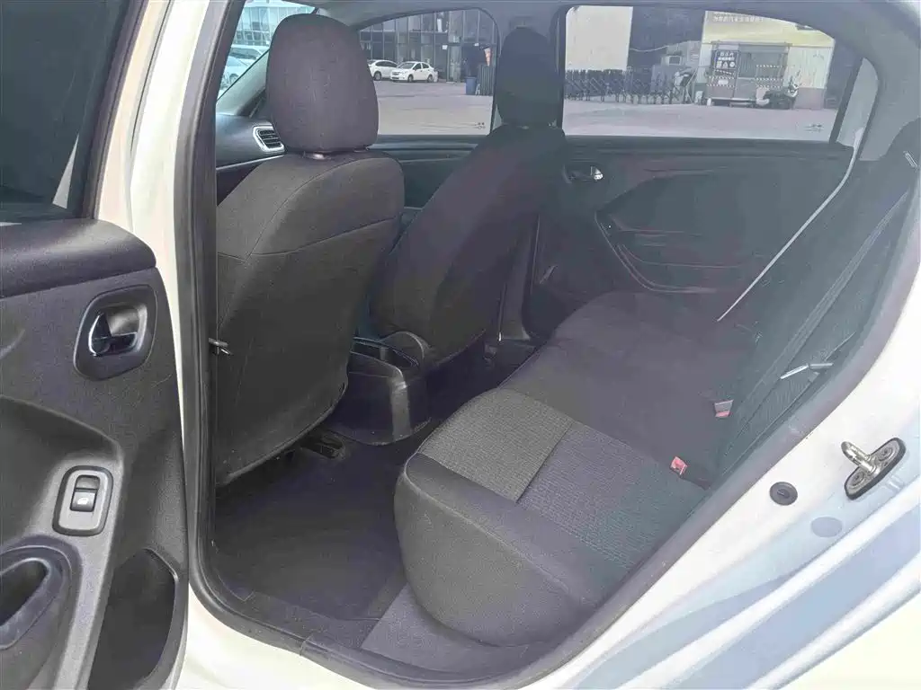 Peugeot 301 1.6 L Manual Comfort