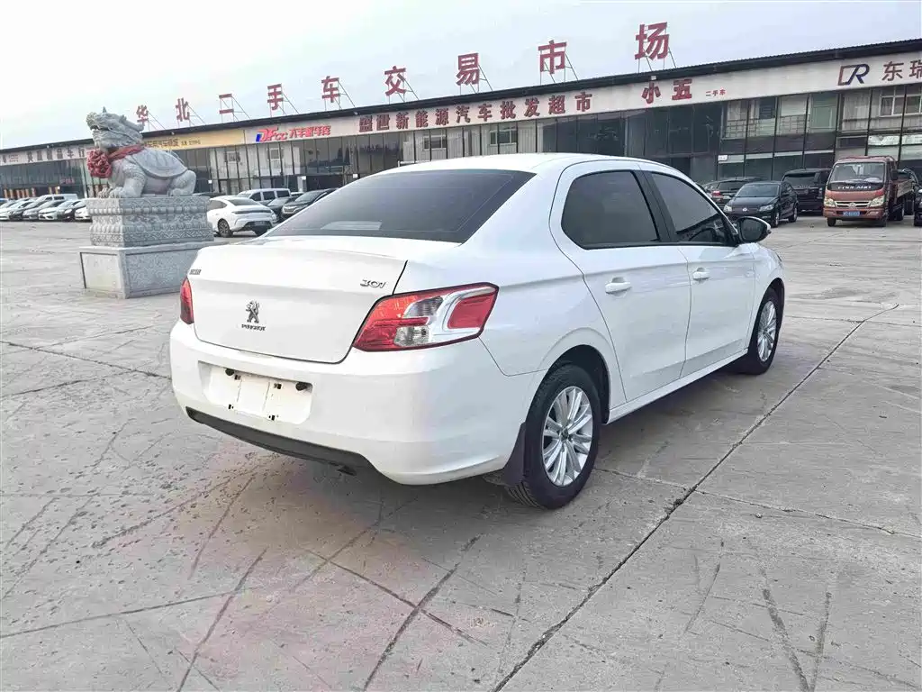 Peugeot 301 1.6 L Manual Comfort