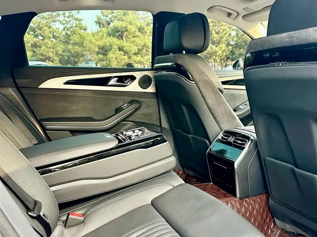 Hongqi H9 3.0 T Connected Flagship