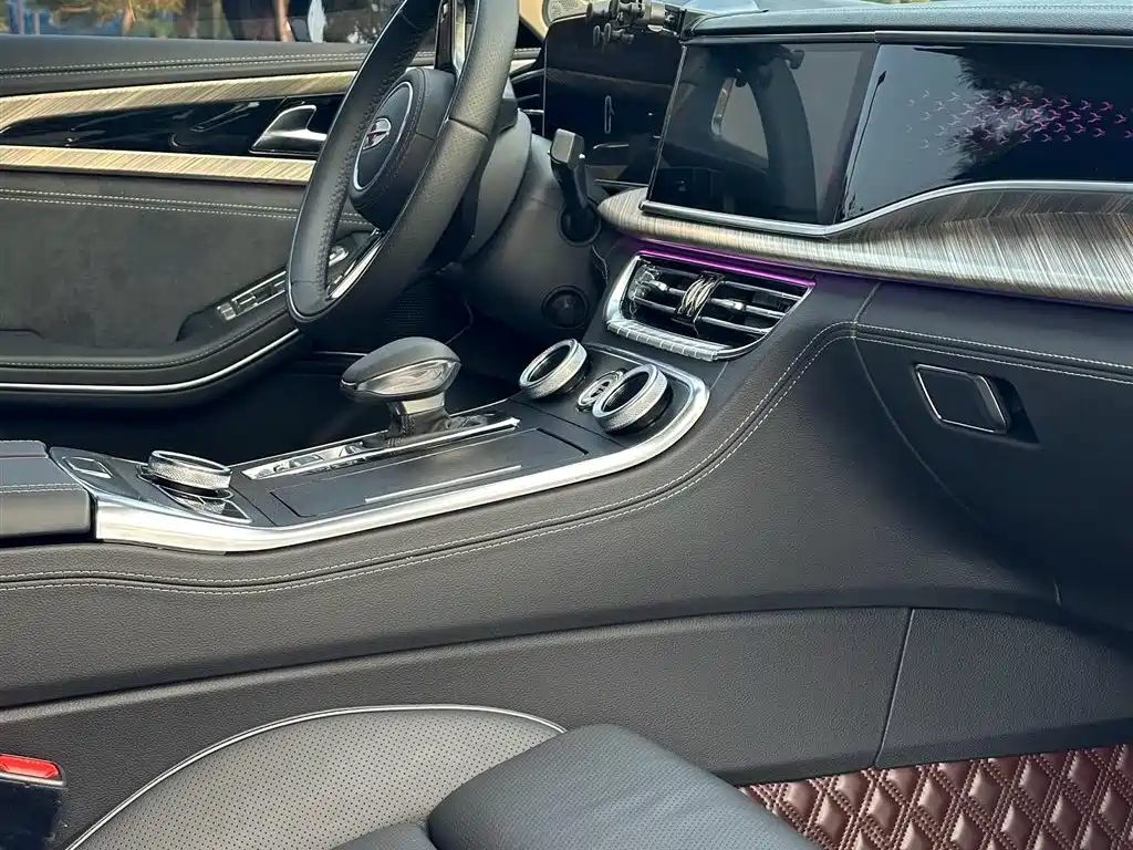 Hongqi H9 3.0 T Connected Flagship