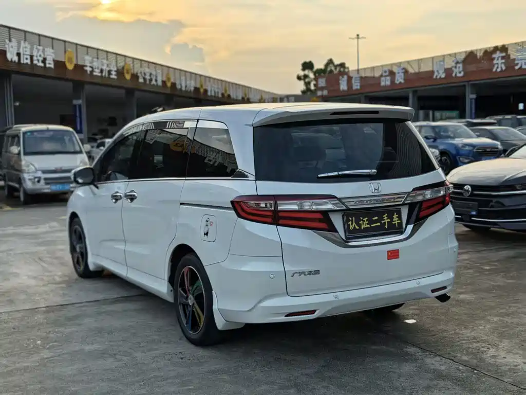 Odyssey 2.4 L Luxury