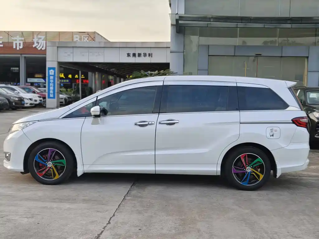Odyssey 2.4 L Luxury
