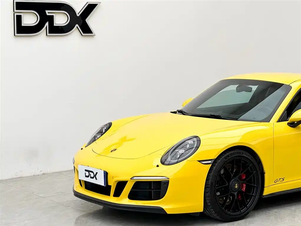 Porsche 911 Carrera 4 GTS 3.0 T