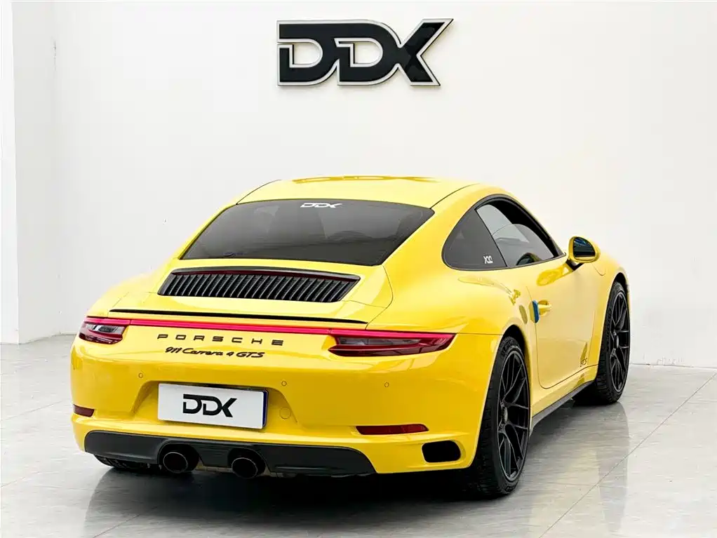 Porsche 911 Carrera 4 GTS 3.0 T