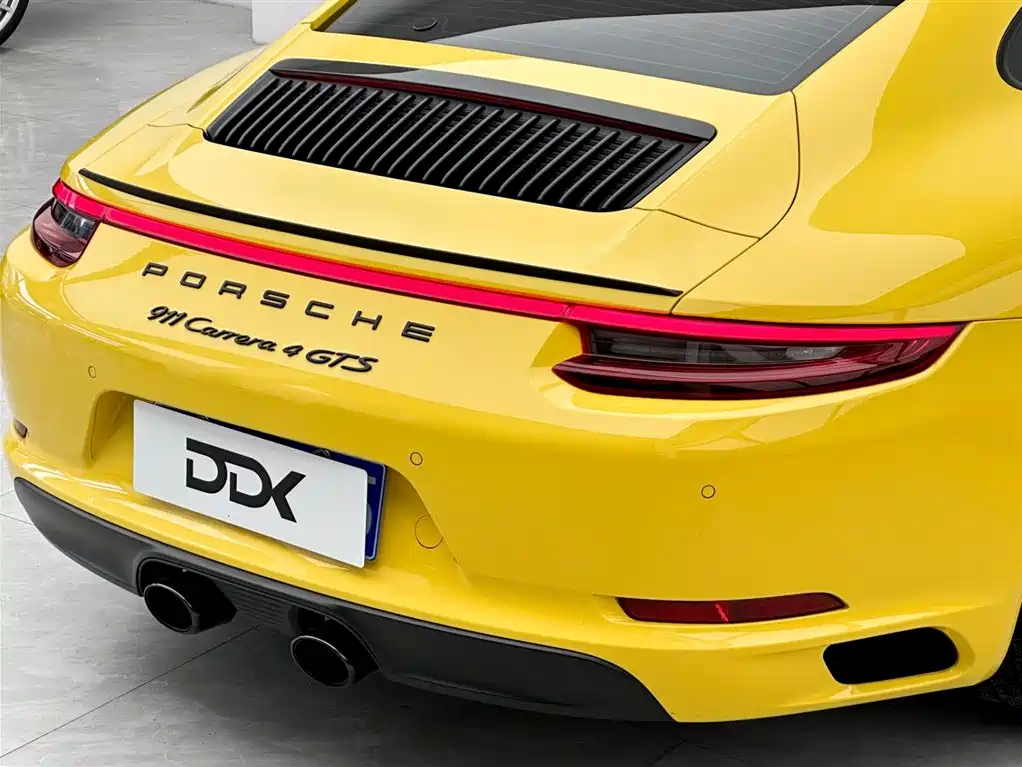 Porsche 911 Carrera 4 GTS 3.0 T
