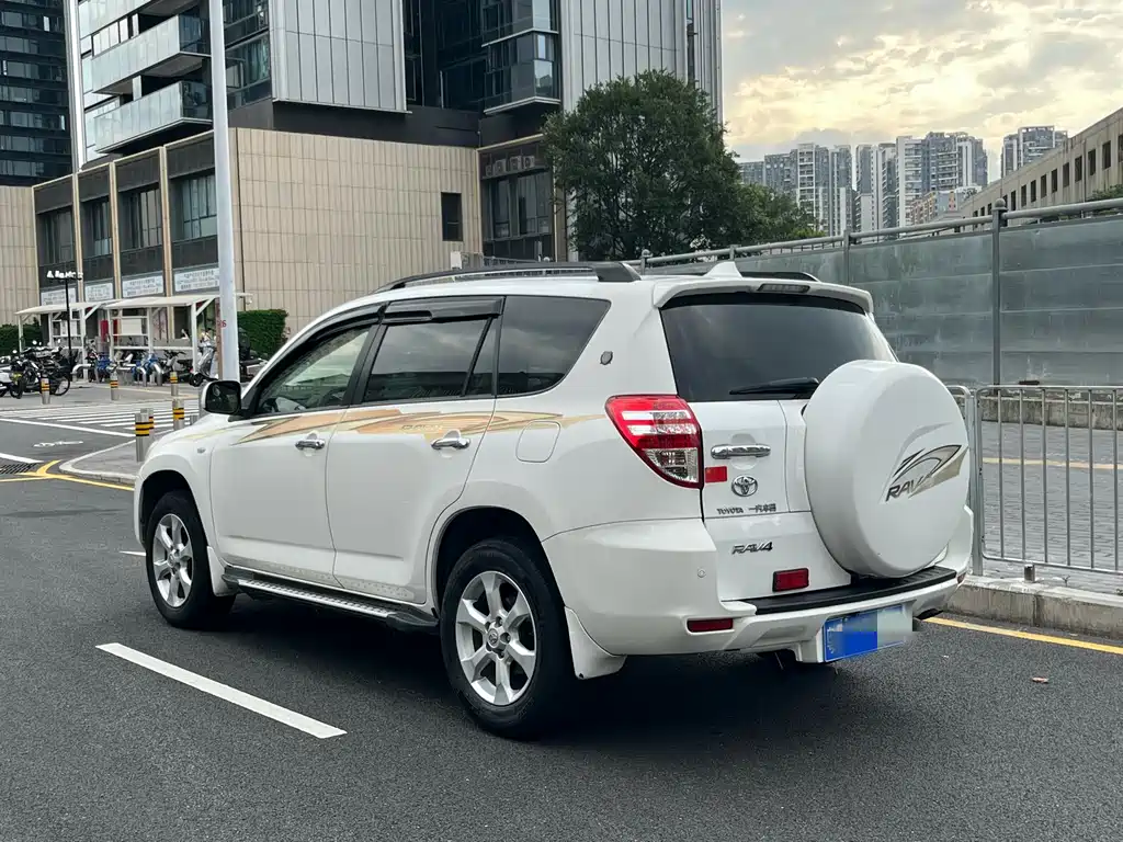 RAV4 2.0 L Auto Classic