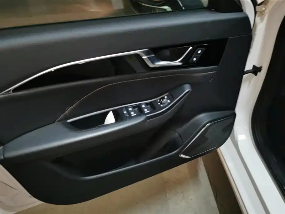 Besturn B70 3 rd Gen 1.5 T Auto Joy