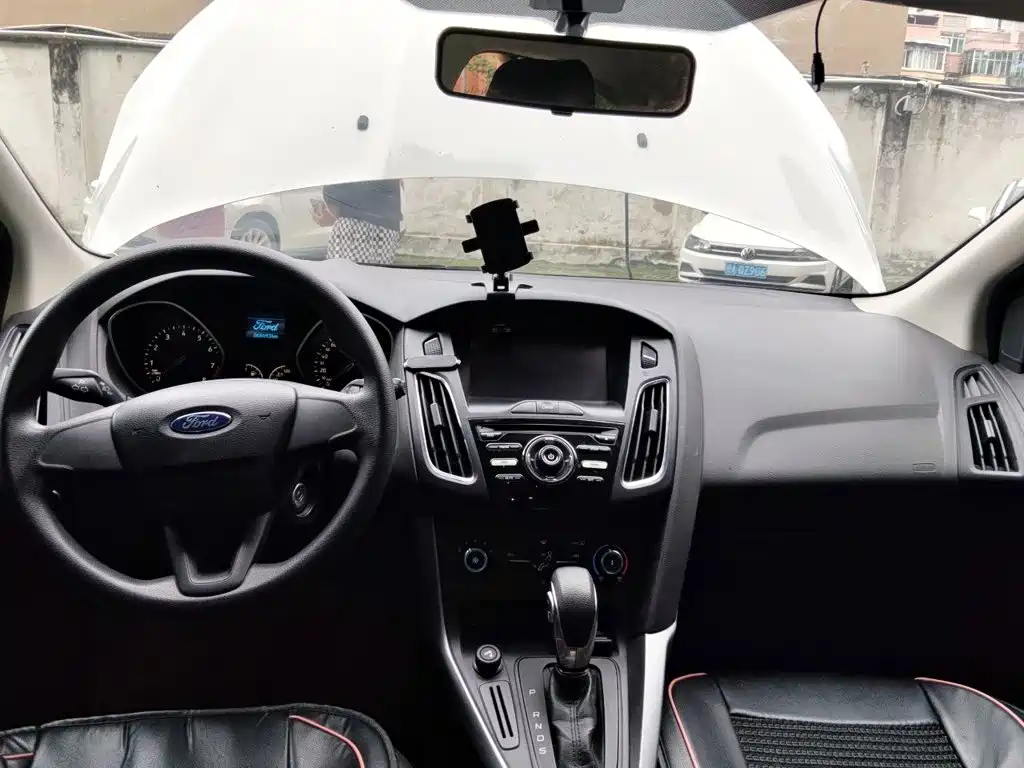 Focus Hatchback 1.6 L Auto Comfort