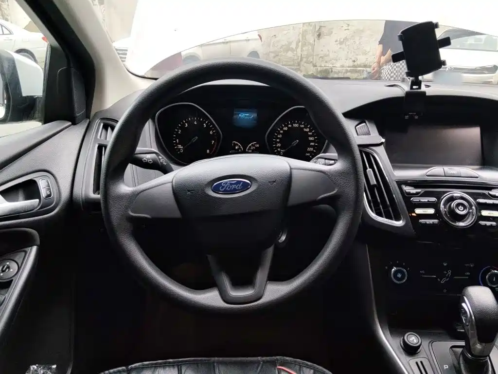 Focus Hatchback 1.6 L Auto Comfort