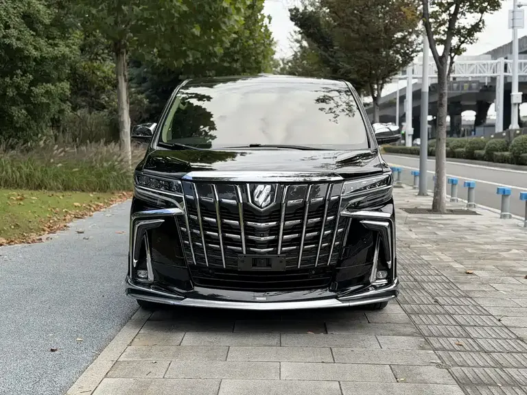 Toyota Alphard 3.5 L Distinguished