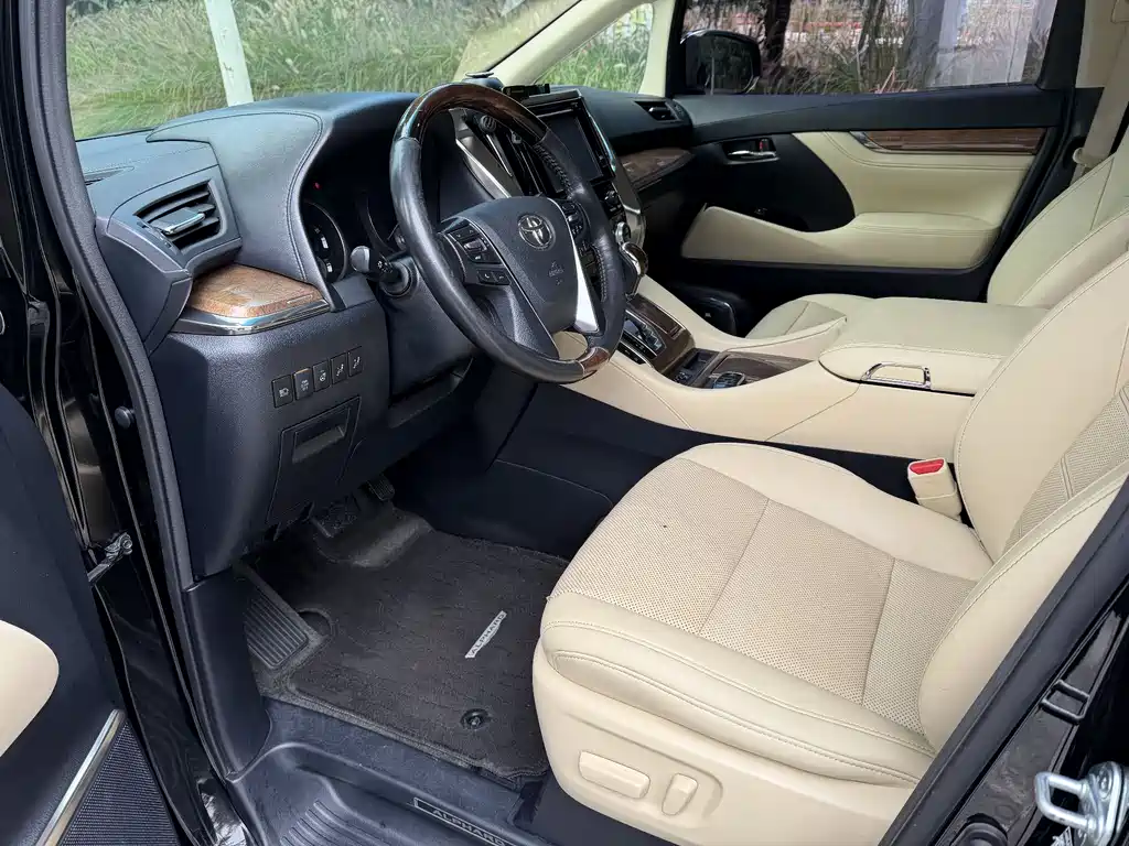 Alphard 3.5 L Distinguished